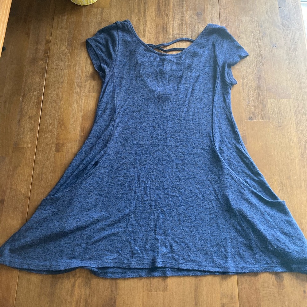 Maurice’s blue tee